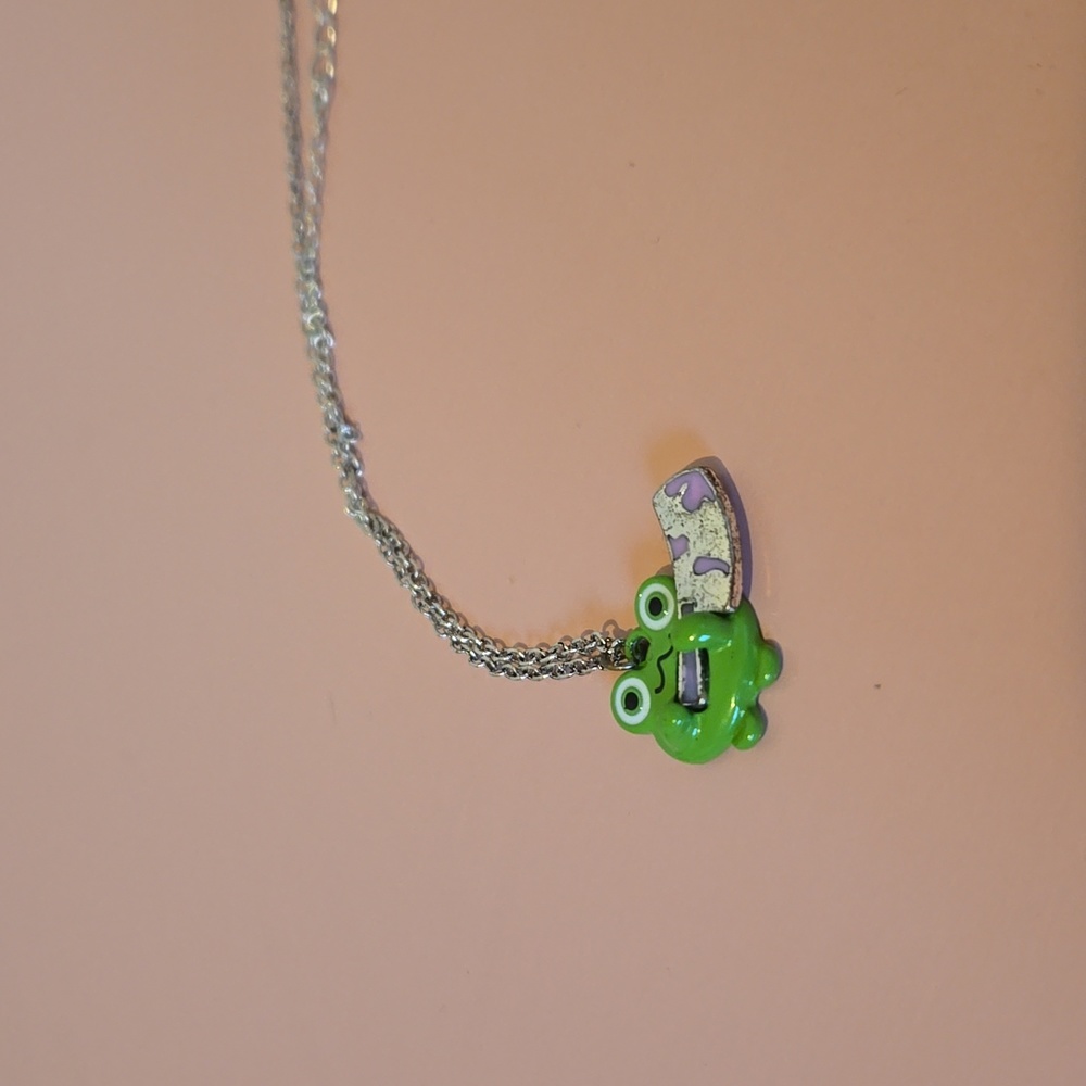 Hot Topic frog necklace